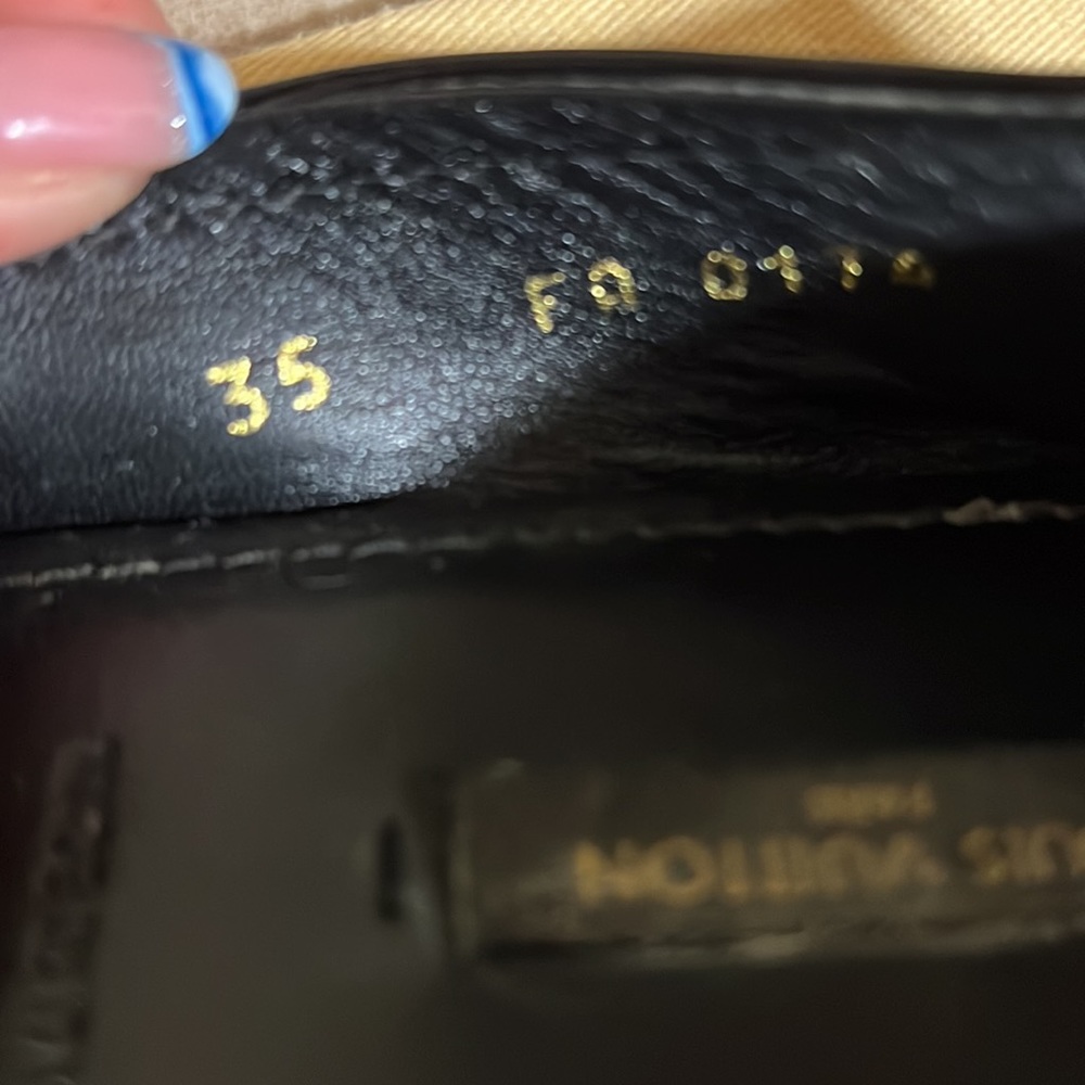 LV black patent flats - Picture 6 of 6
